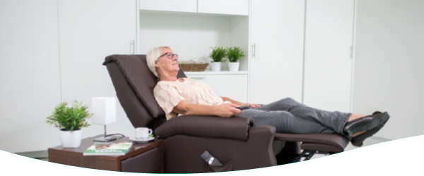 header beeld dame in zetel nieuwsbrief